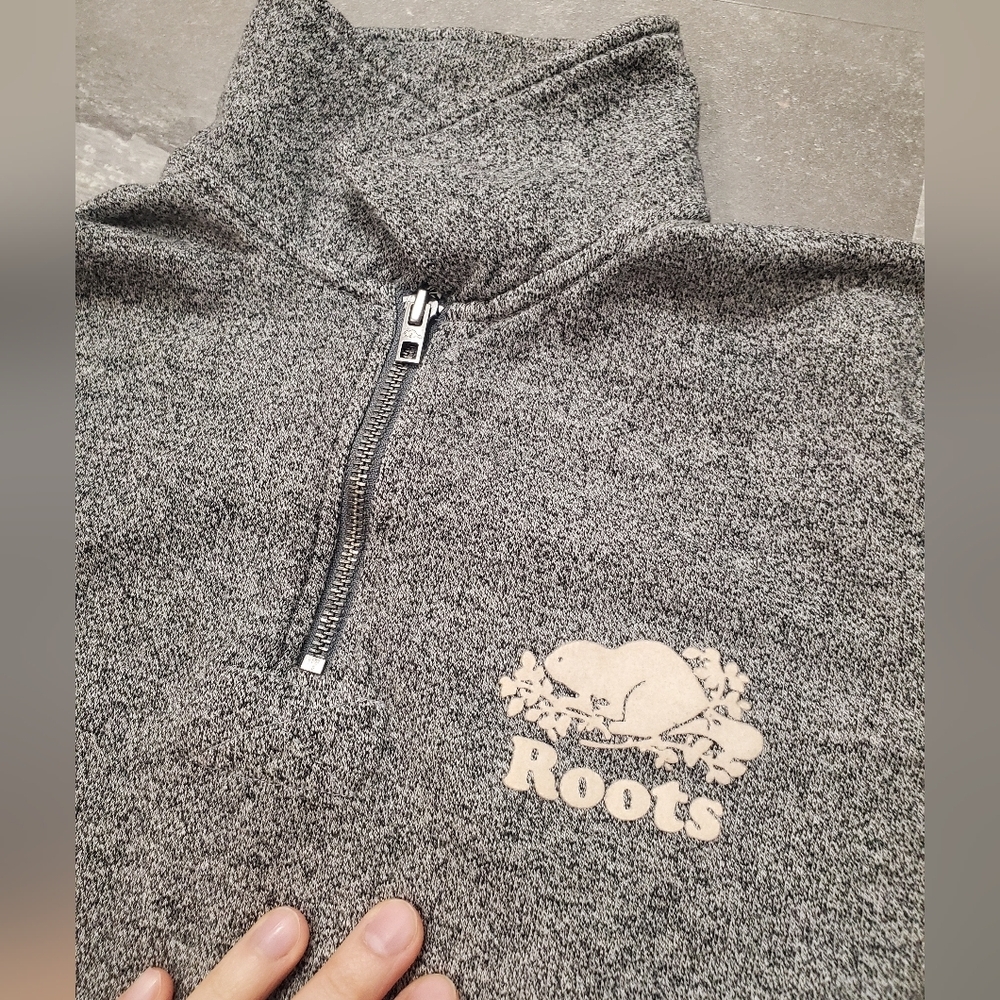 Roots Quarter-Zip Pullover Long Sleeve Sweater. Heathered Grey. Size M. - Picture 4 of 9